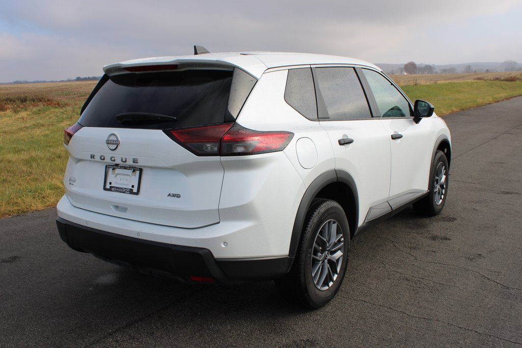 Used 2024 Nissan Rogue S image 7