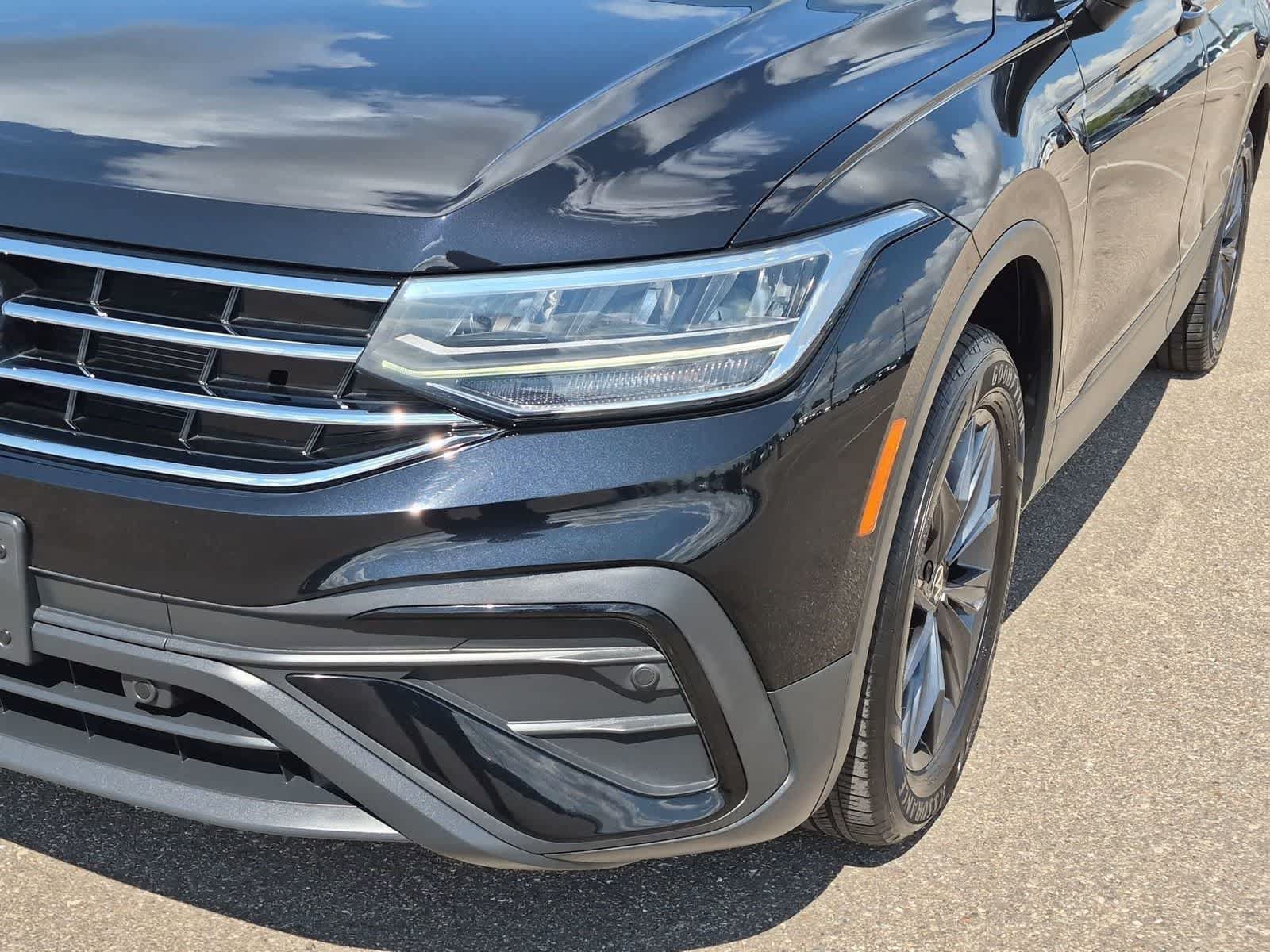 Used 2023 Volkswagen Tiguan SE AWD/4WD image 10