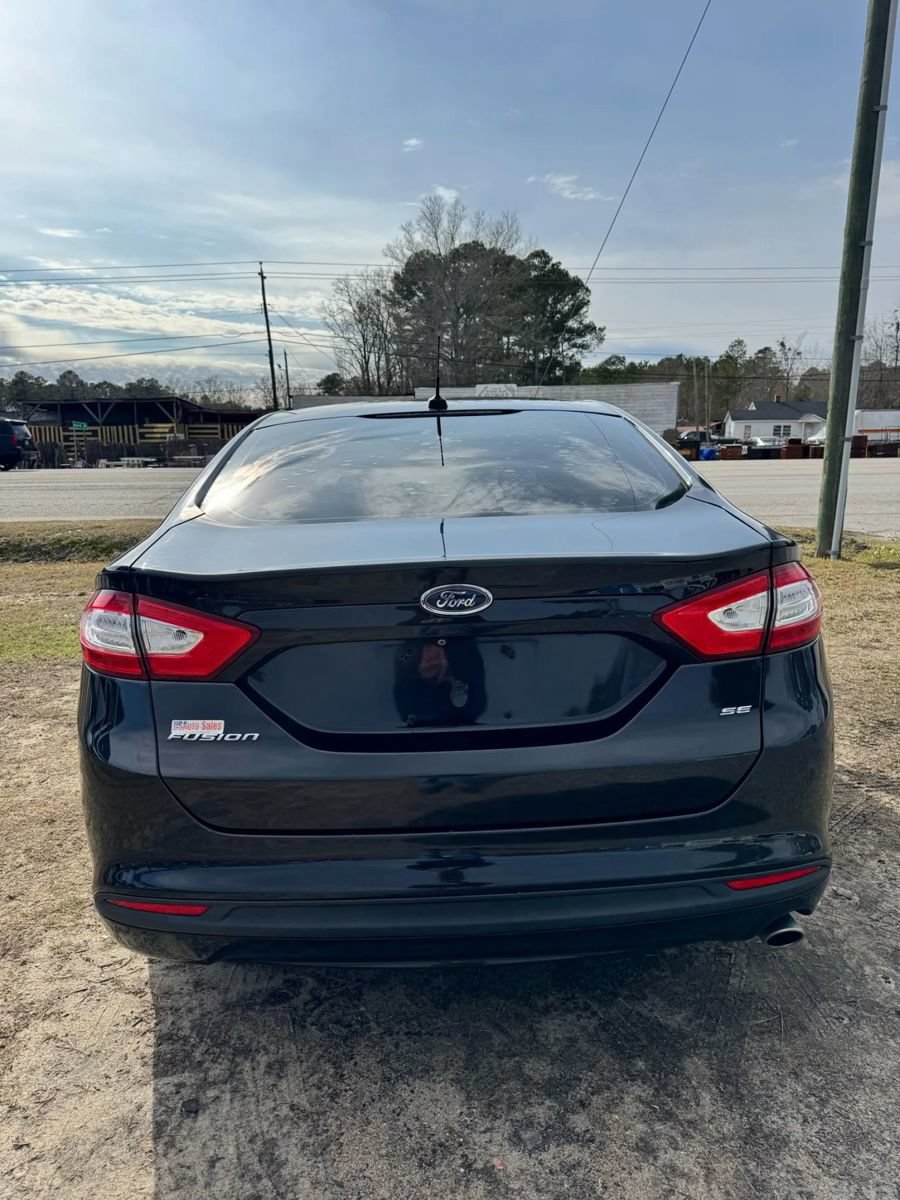 Used 2015 Ford Fusion SE FWD image 8