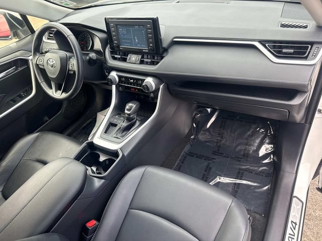 Used 2020 Toyota RAV4 XLE Premium FWD image 17
