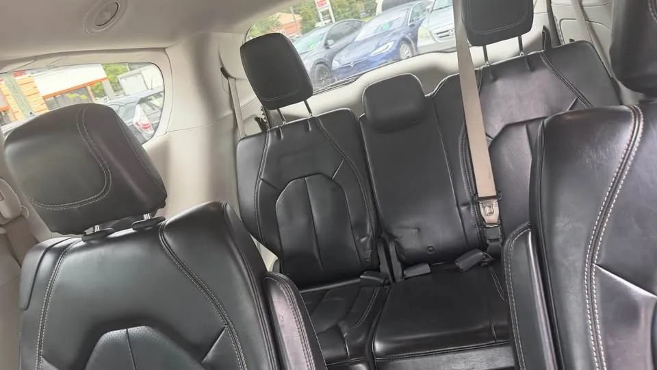 Used 2020 Chrysler Voyager Lxi FWD image 11