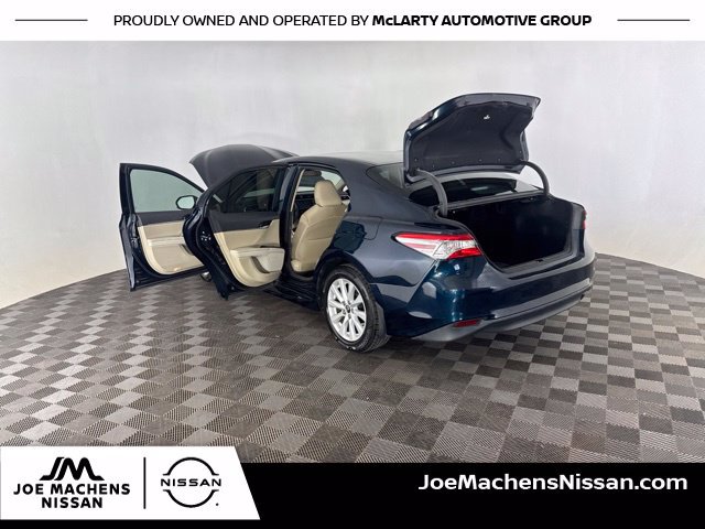 Used 2018 Toyota Camry LE FWD image 19