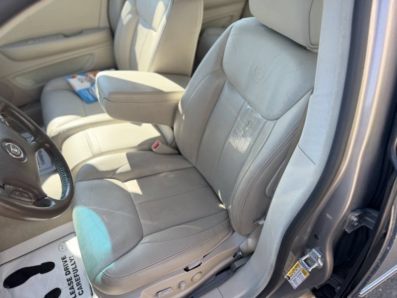 Used 2006 Cadillac DTS w/ Trunk Convenience Package FWD image 13
