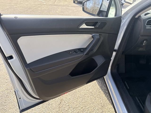 Used 2019 Volkswagen Tiguan SE w/ Panoramic Sunroof Package image 17