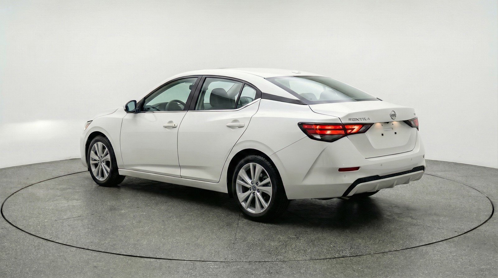 Used 2025 Nissan Sentra S image 6