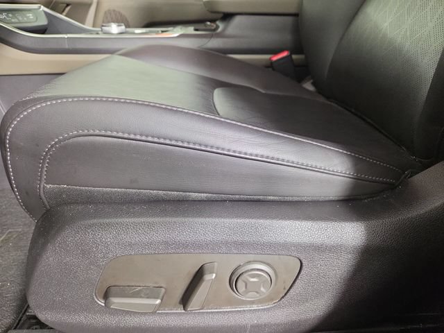 Certified 2025 Kia Carnival EX FWD image 28