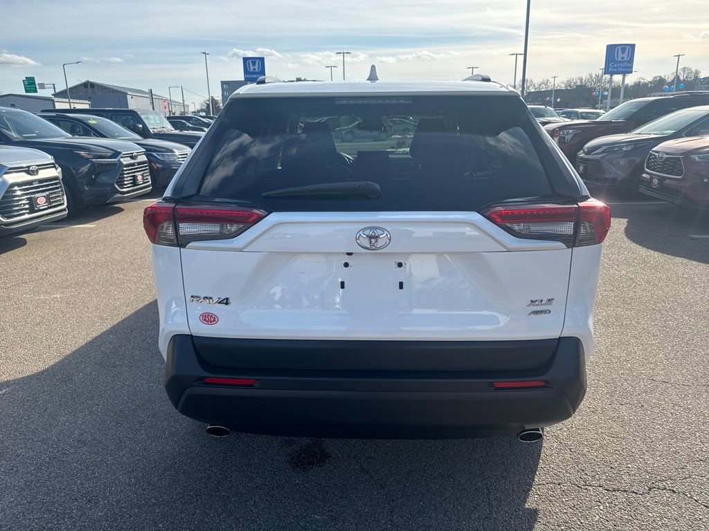 Used 2019 Toyota RAV4 XLE image 6