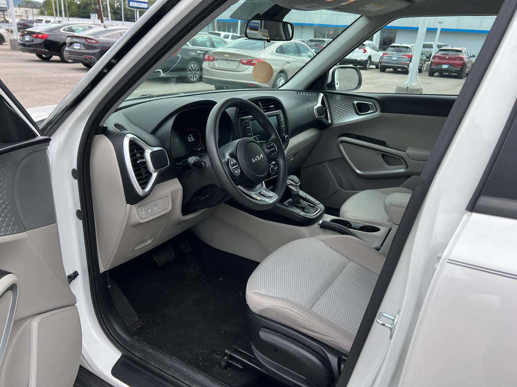 Used 2023 Kia Soul LX FWD image 9