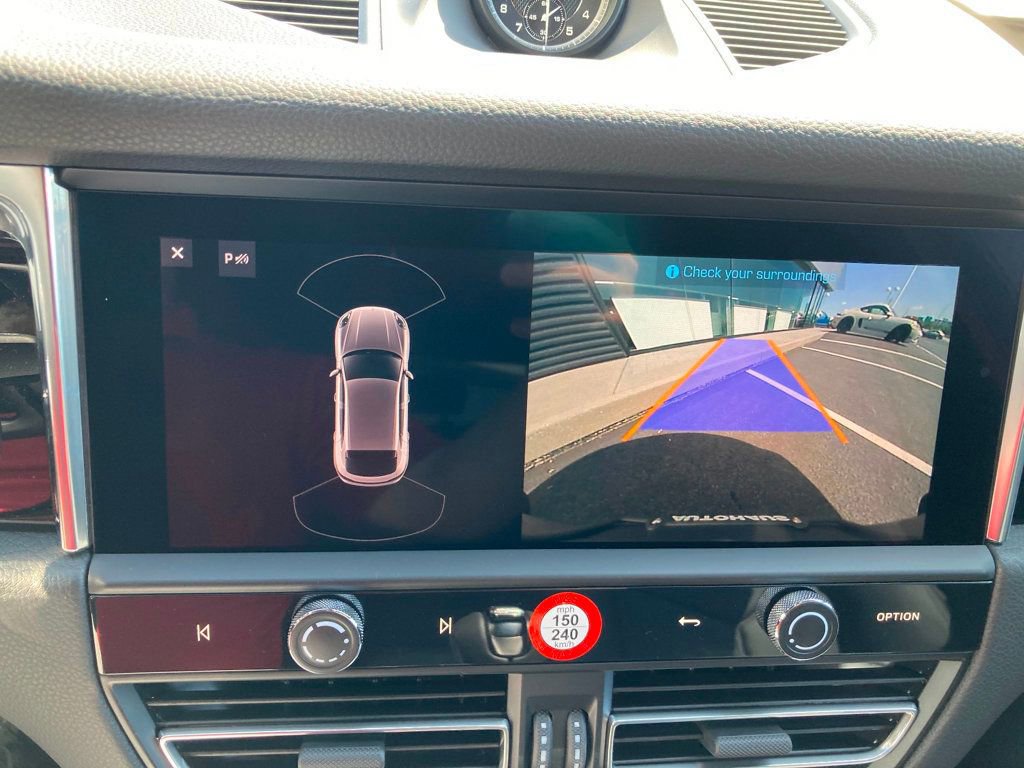 Certified 2025 Porsche Macan image 27