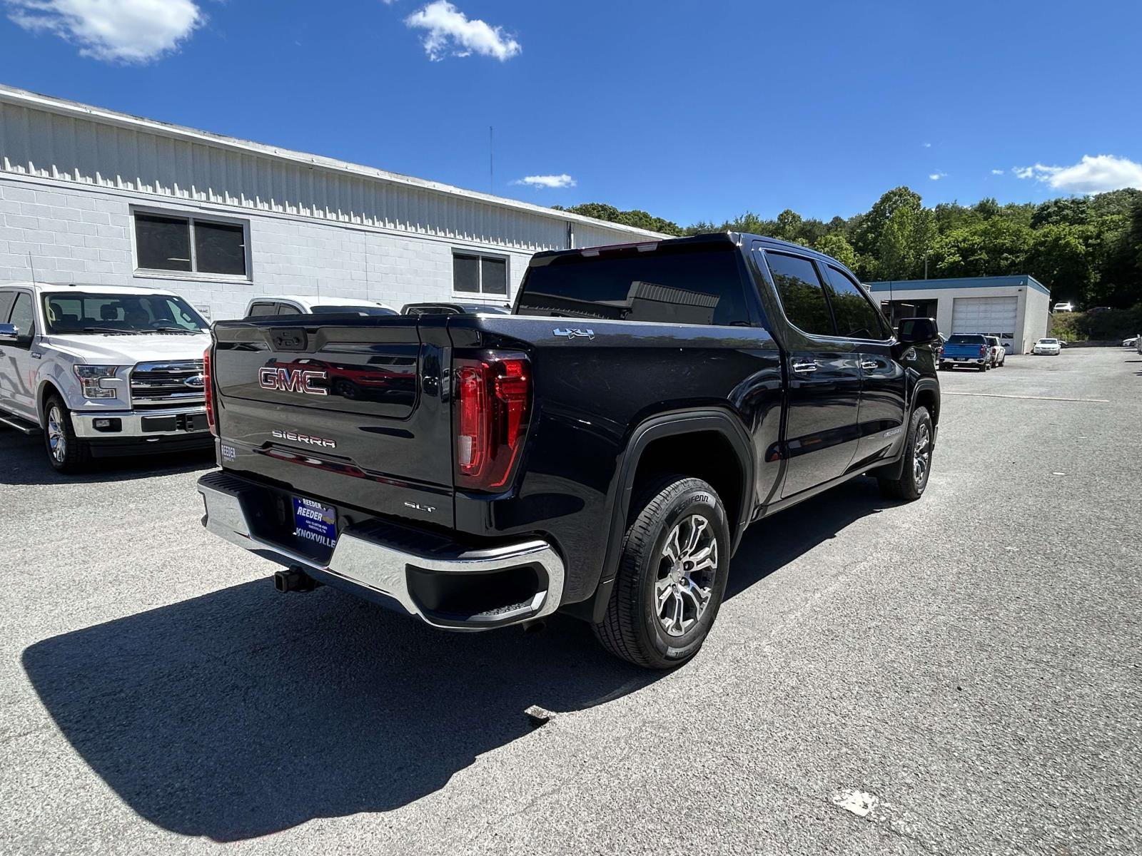 Used 2025 GMC Sierra 1500 SLT AWD/4WD image 3