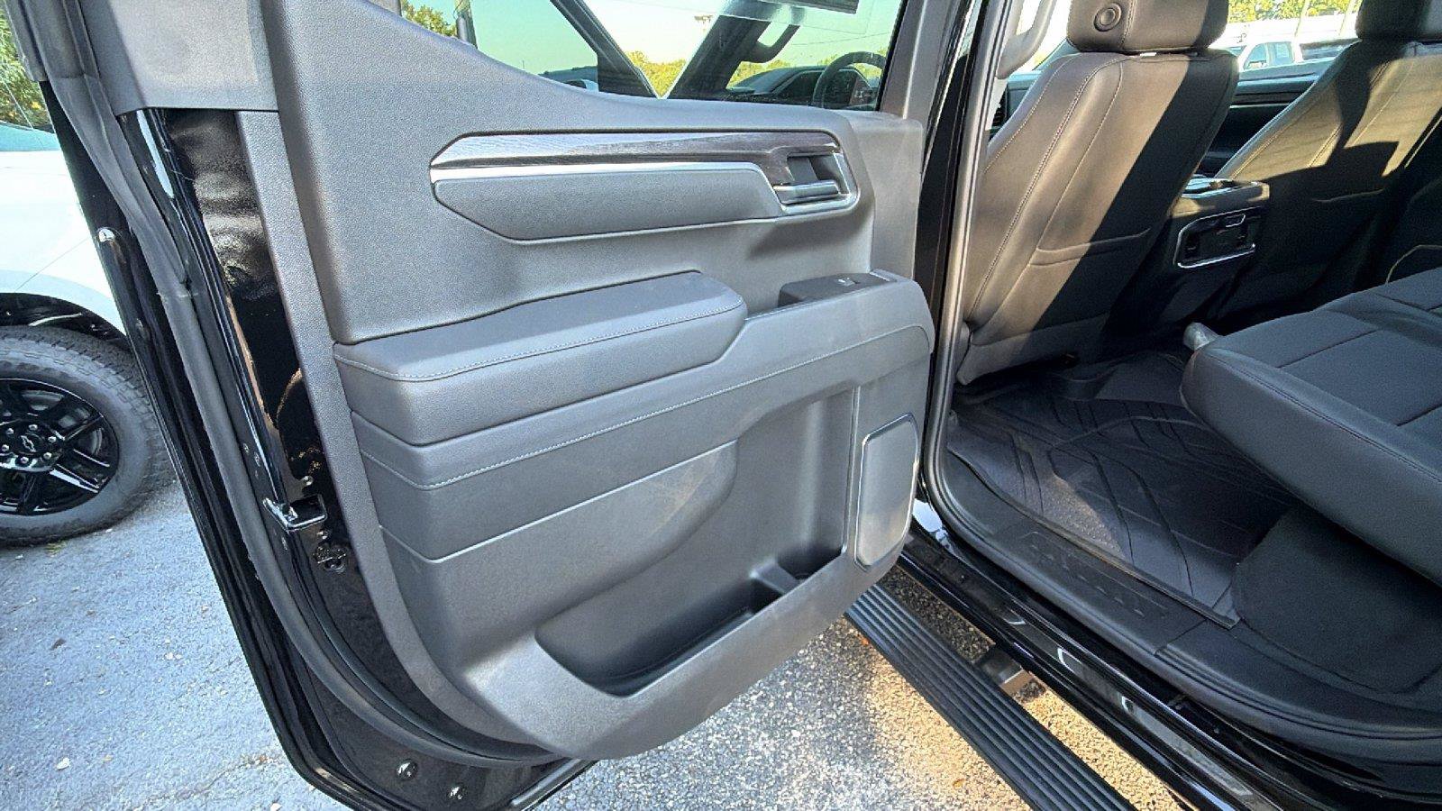 New 2026 Chevrolet Silverado 1500 LTZ w/ LTZ Premium Package AWD/4WD image 19
