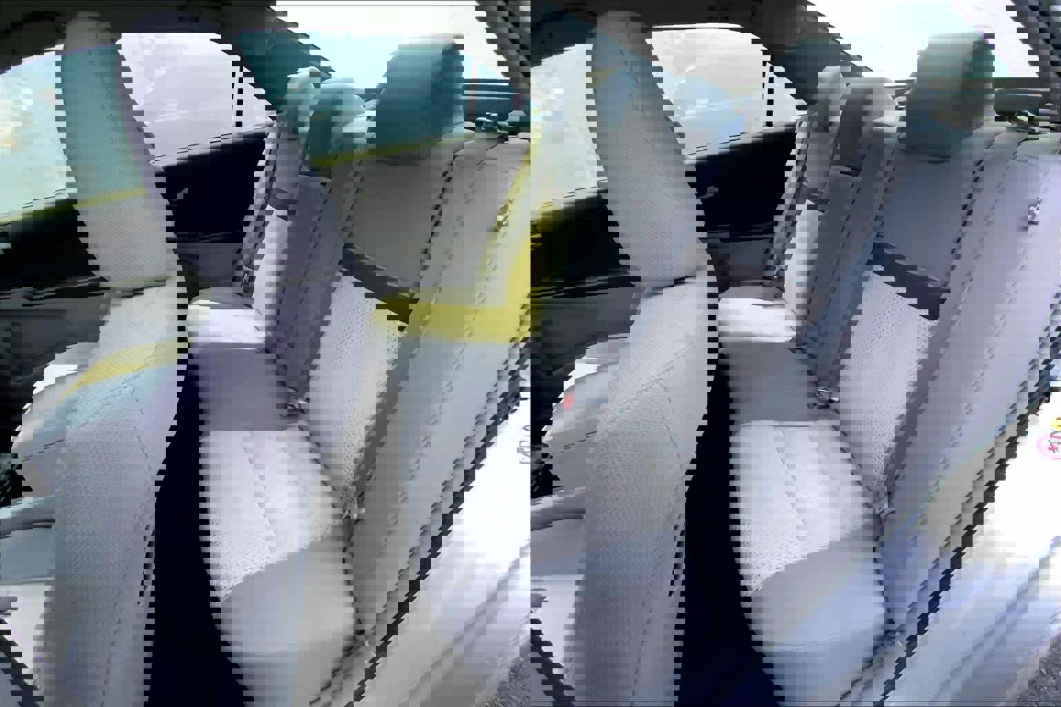 Used 2014 Toyota Camry L image 20