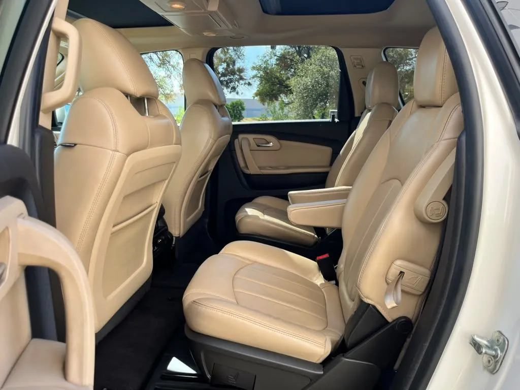 Used 2012 Chevrolet Traverse LTZ FWD image 40