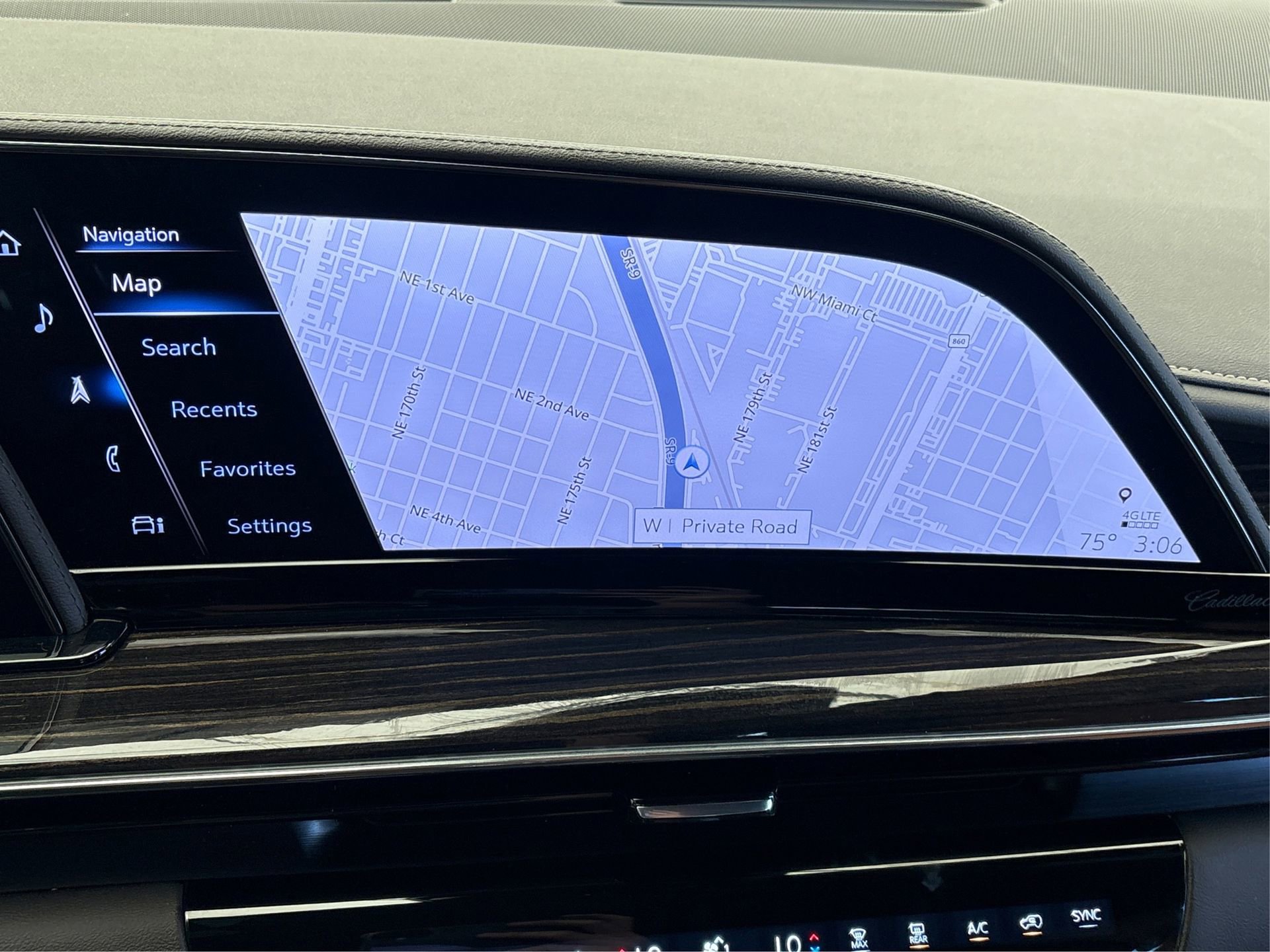 Used 2022 Cadillac Escalade ESV Premium Luxury image 23