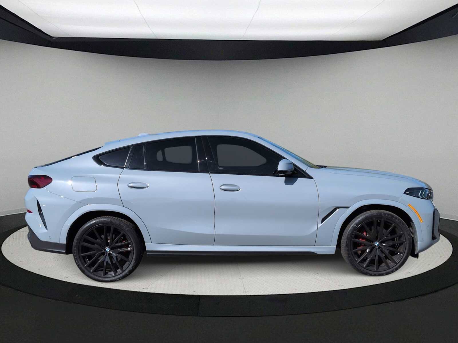 Used 2024 BMW X6 xDrive40i w/ Executive Package image 9
