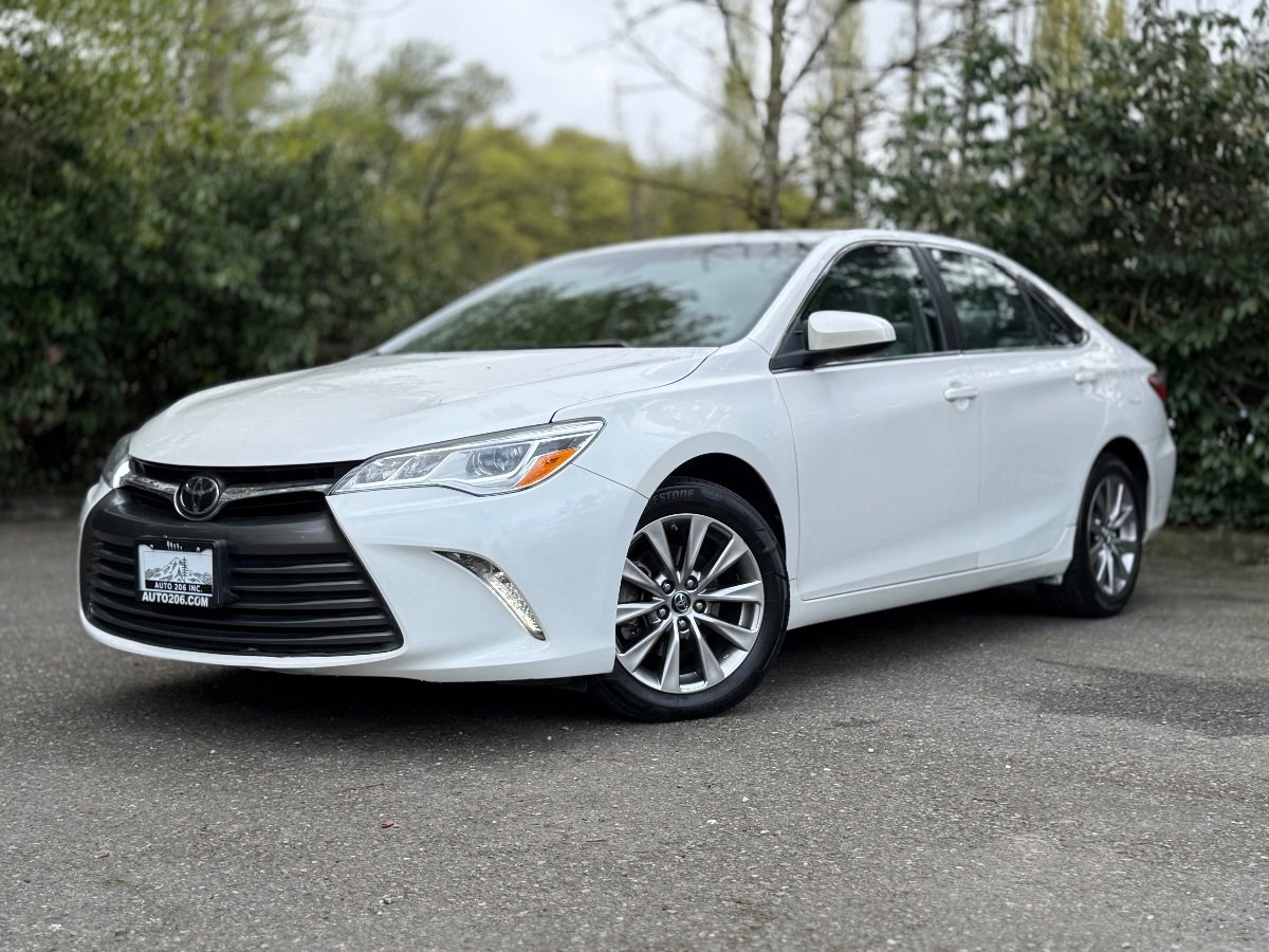 Used 2015 Toyota Camry XLE w/ Advanced Technology Package FWD image 7