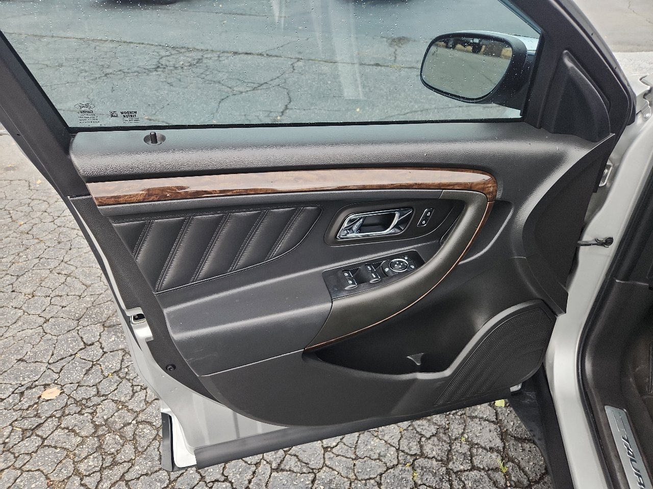 Used 2019 Ford Taurus Limited image 6