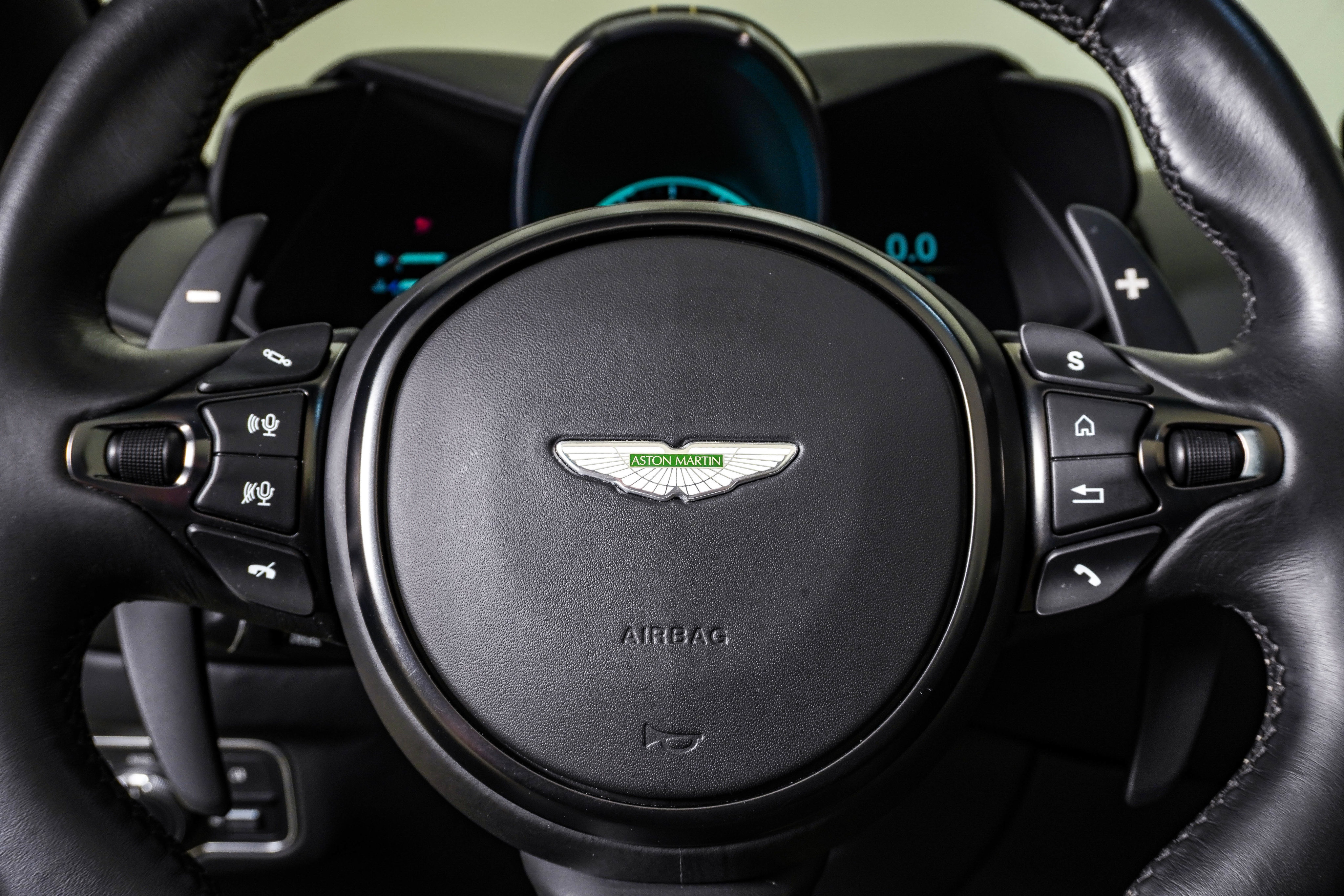 Used 2023 Aston Martin V8 Vantage Roadster RWD image 27