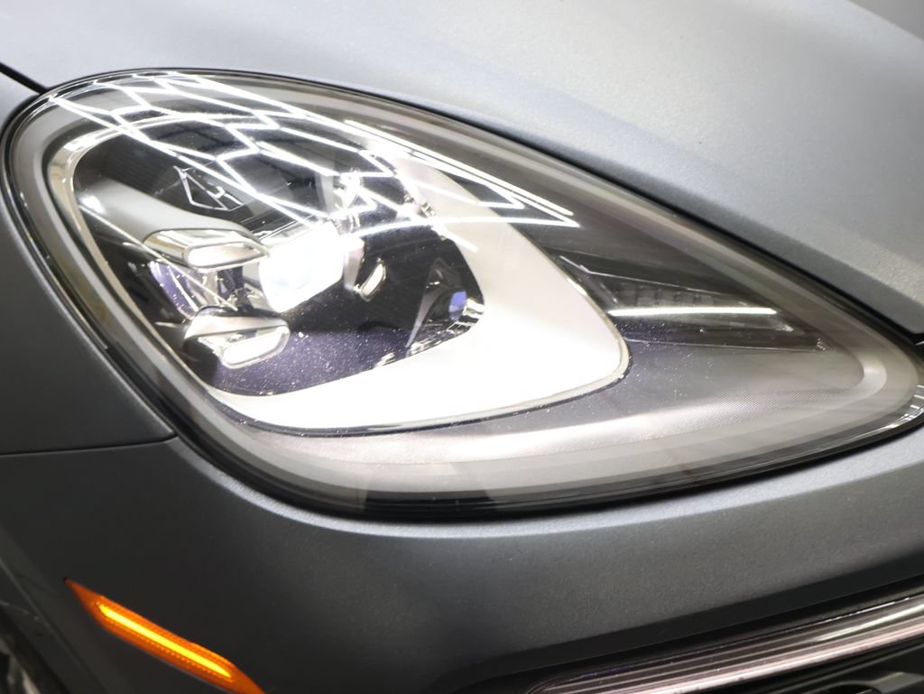 Used 2020 Porsche Cayenne AWD/4WD image 28