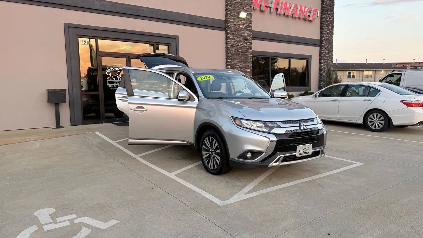 Used 2020 Mitsubishi Outlander SE image 27