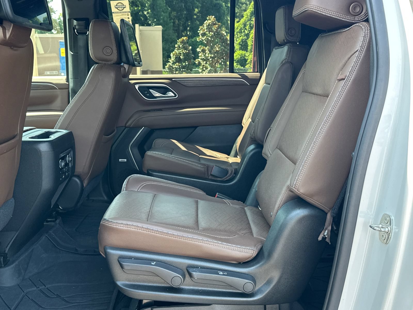Used 2021 Chevrolet Suburban High Country w/ Premium Package AWD/4WD image 18