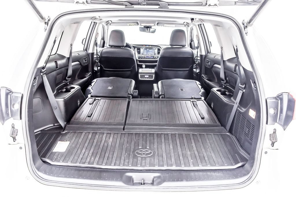 Used 2019 Toyota Highlander XLE AWD/4WD image 37