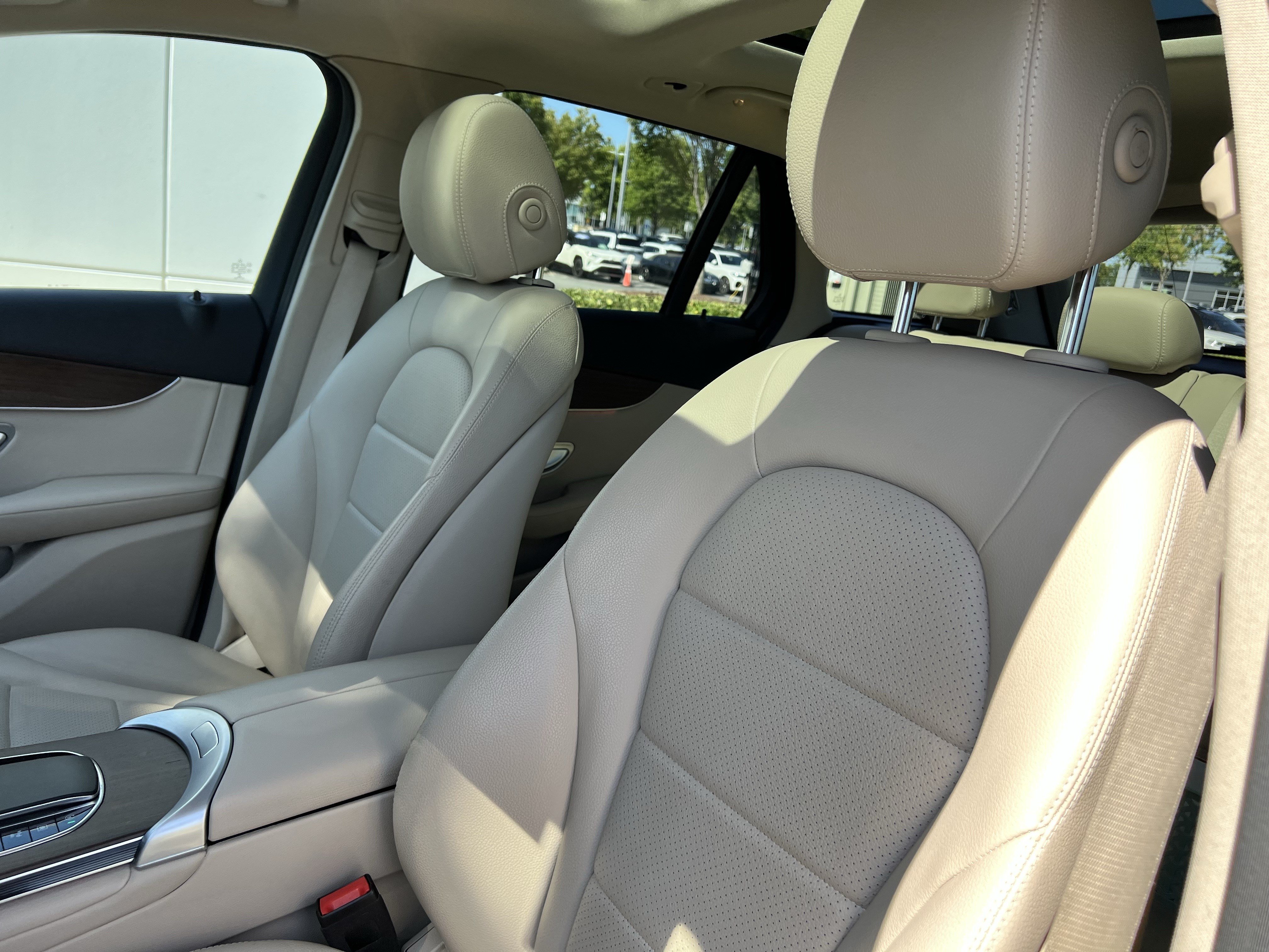 Used 2022 Mercedes-Benz GLC 300 4MATIC w/ Premium Package Lite image 16
