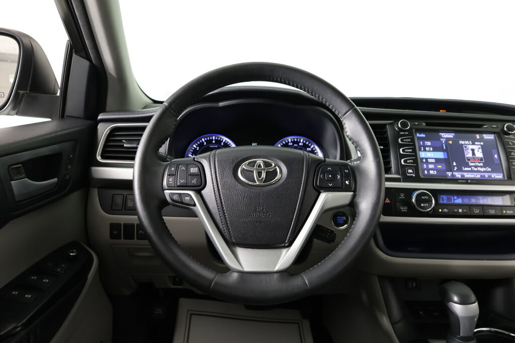 Used 2015 Toyota Highlander Limited image 30