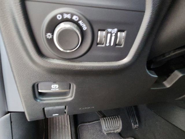 New 2023 Jeep Grand Cherokee L Laredo AWD/4WD image 14
