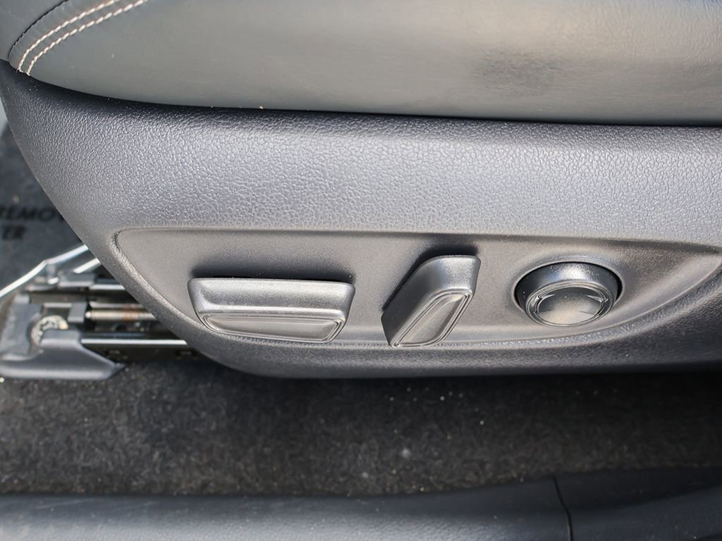 Used 2019 Toyota RAV4 Limited w/ Advanced Technology Package AWD/4WD image 31