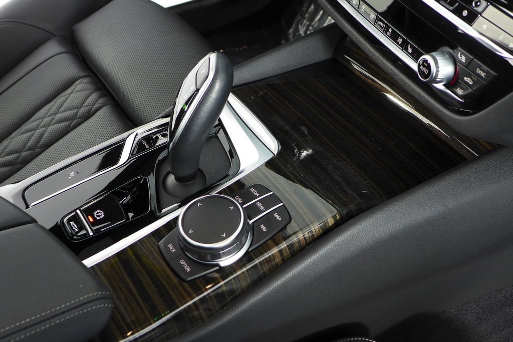 Used 2023 BMW 530i w/ Convenience Package RWD image 15