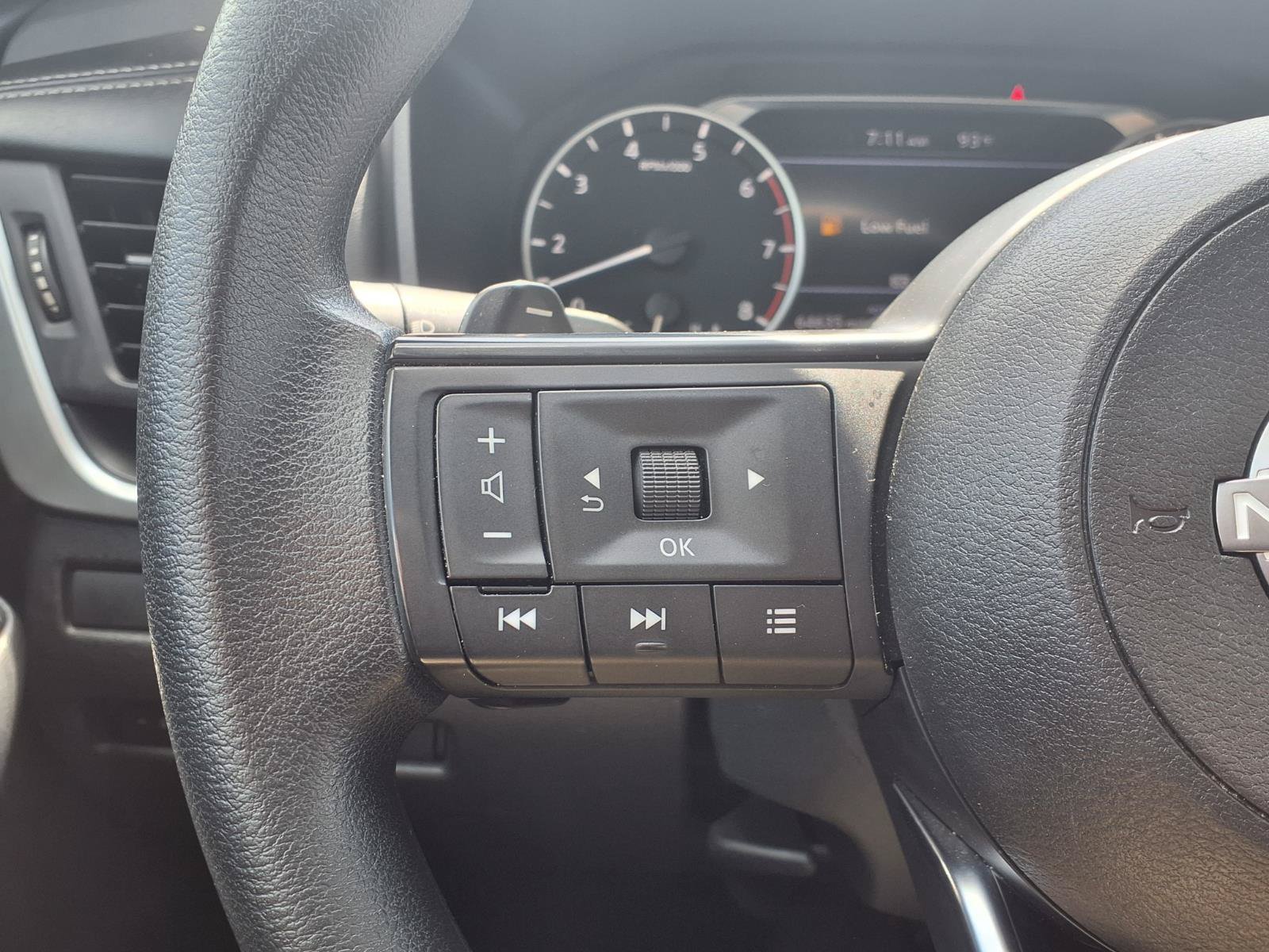 Used 2024 Nissan Rogue S AWD/4WD image 15