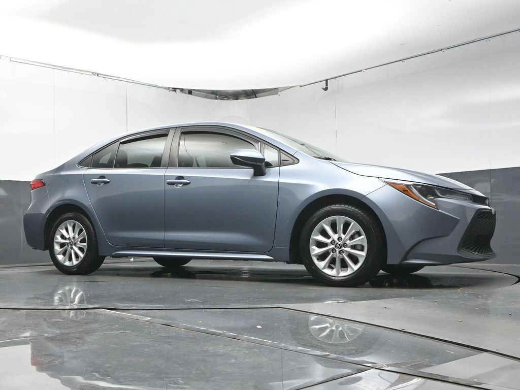 Used 2021 Toyota Corolla LE w/ LE Convenience Package FWD image 29