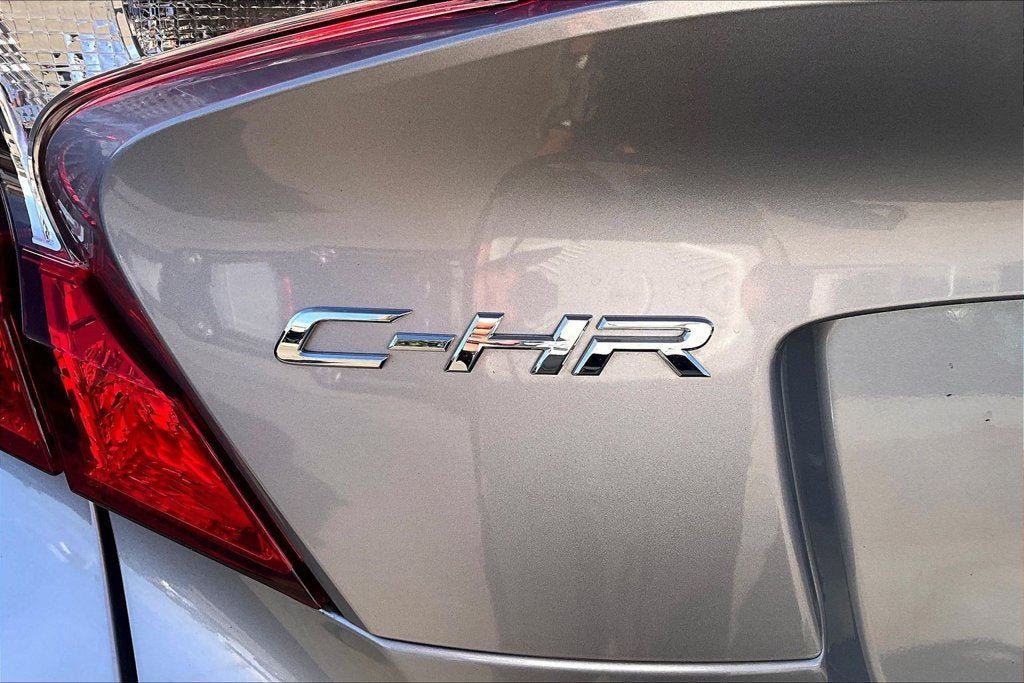 Used 2019 Toyota C-HR XLE FWD image 7
