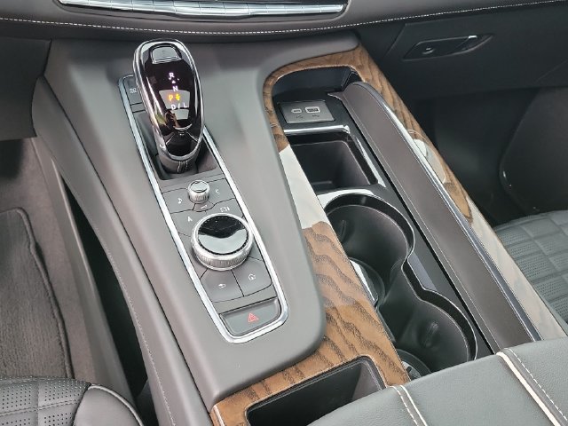 Used 2024 Cadillac Escalade Sport Platinum w/ LPO, ONYX Package AWD/4WD image 32