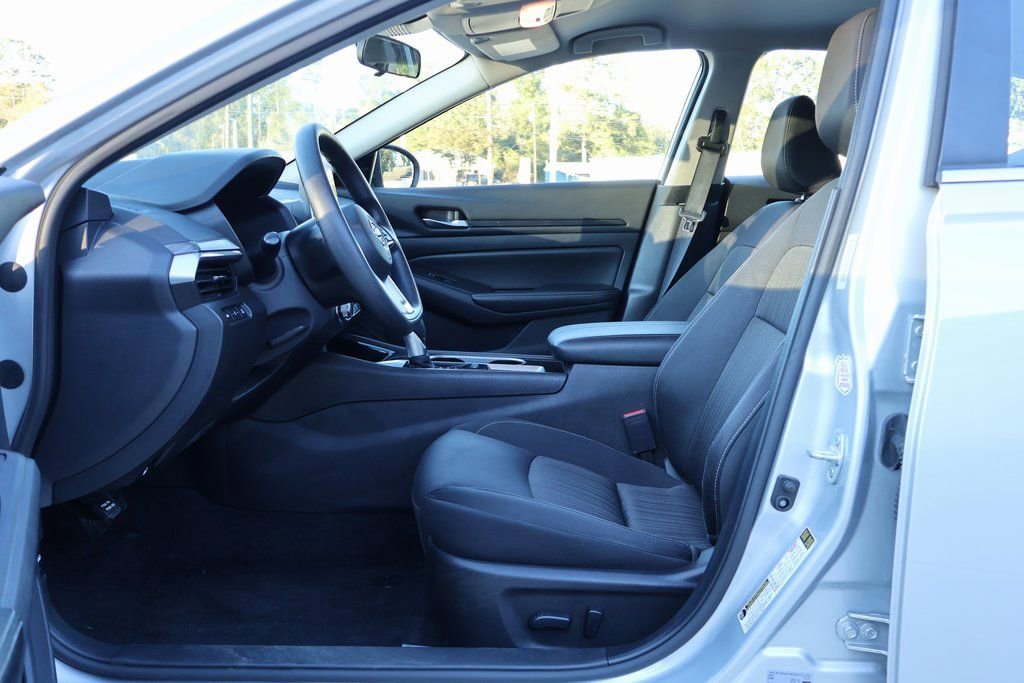 Used 2024 Nissan Altima 2.5 SV image 7