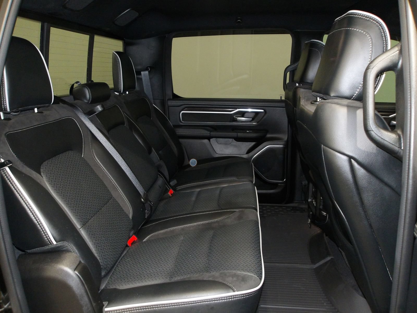 Used 2025 RAM 1500 Laramie AWD/4WD image 18