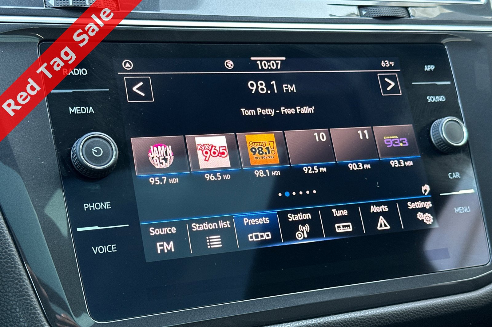 Certified 2024 Volkswagen Tiguan SE R-Line image 19