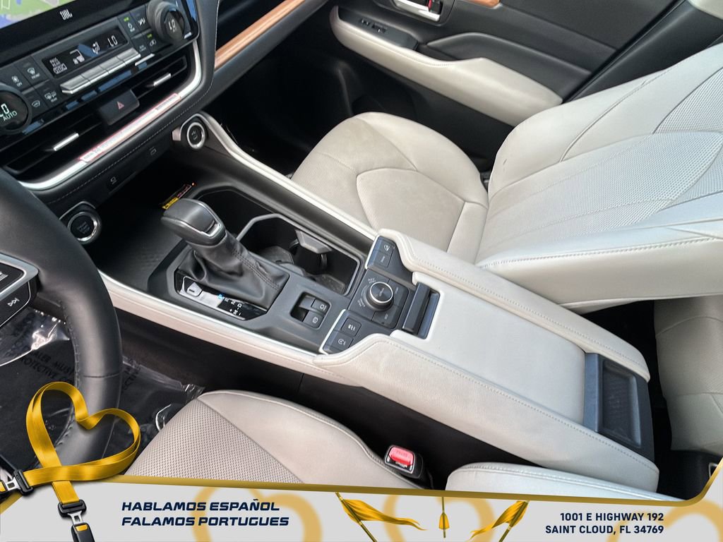 Used 2025 Toyota Grand Highlander AWD image 23