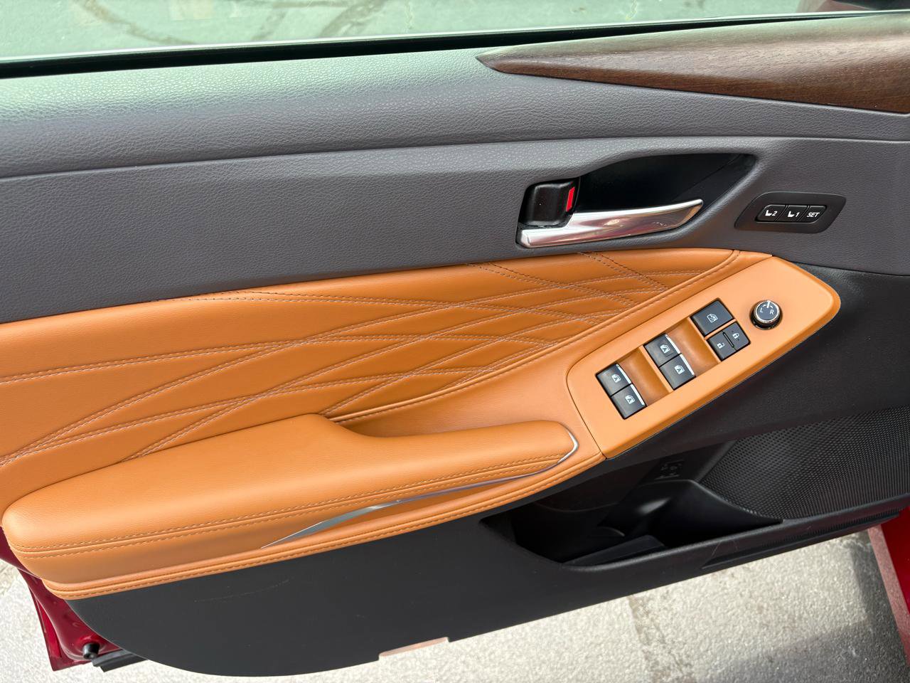 Used 2019 Toyota Avalon Limited w/ Advanced Safety Package FWD image 13