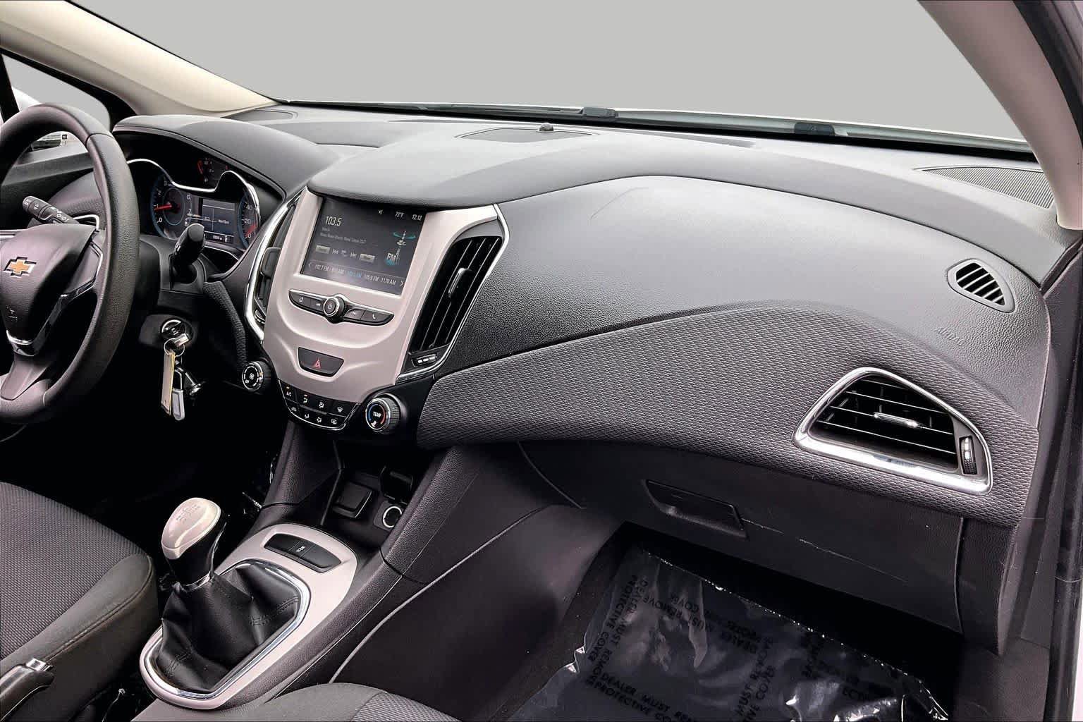 Used 2017 Chevrolet Cruze LS FWD image 18