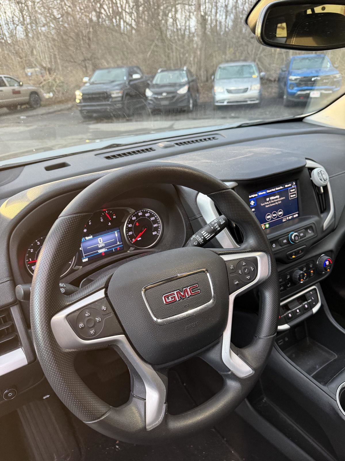 Used 2024 GMC Terrain SLE w/ Driver Convenience Package image 9