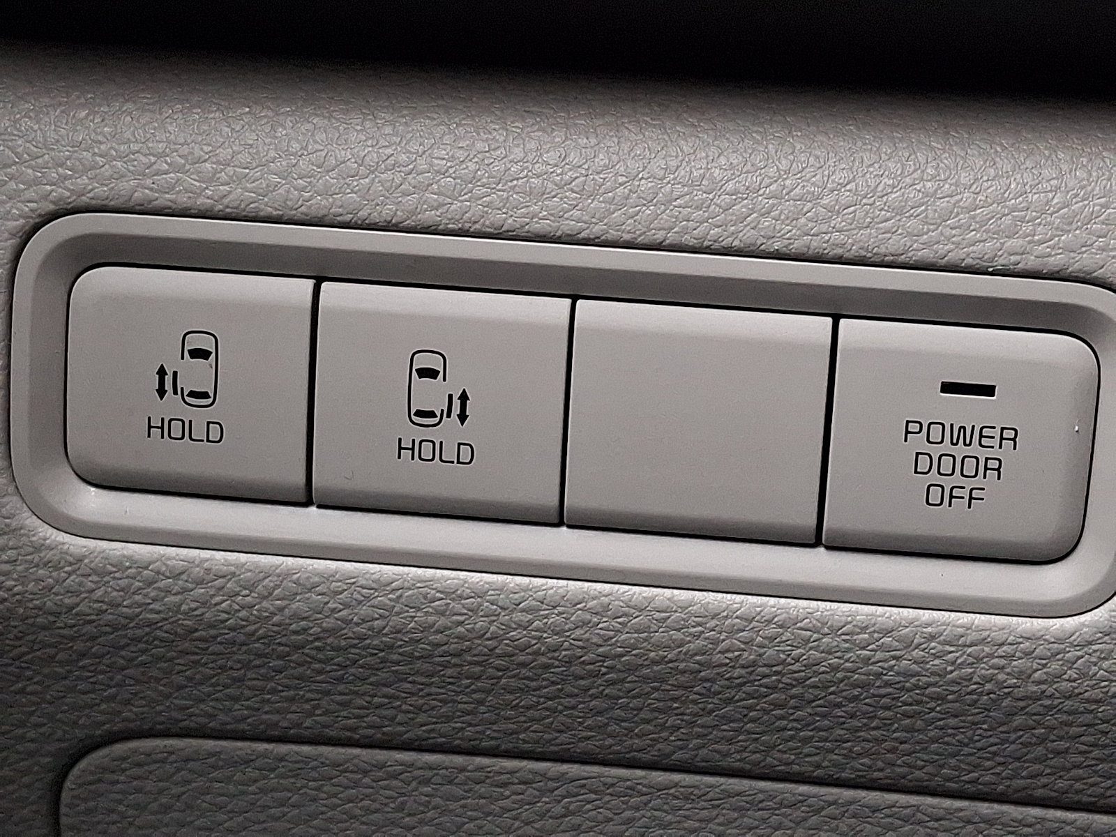 Used 2022 Kia Carnival LX image 23