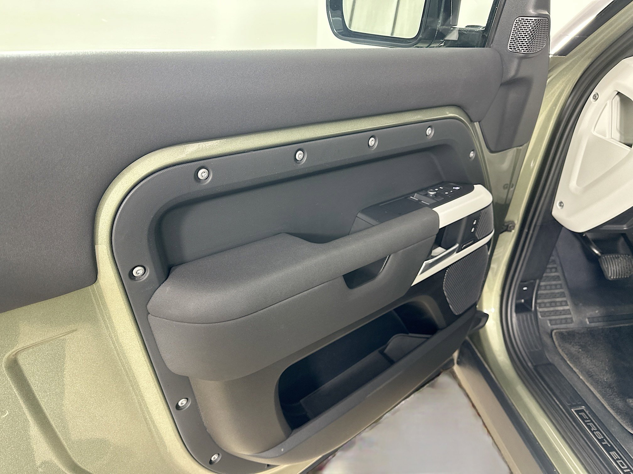 Used 2021 Land Rover Defender 90 First Edition image 16