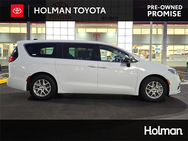 Used 2024 Chrysler Pacifica Touring-L