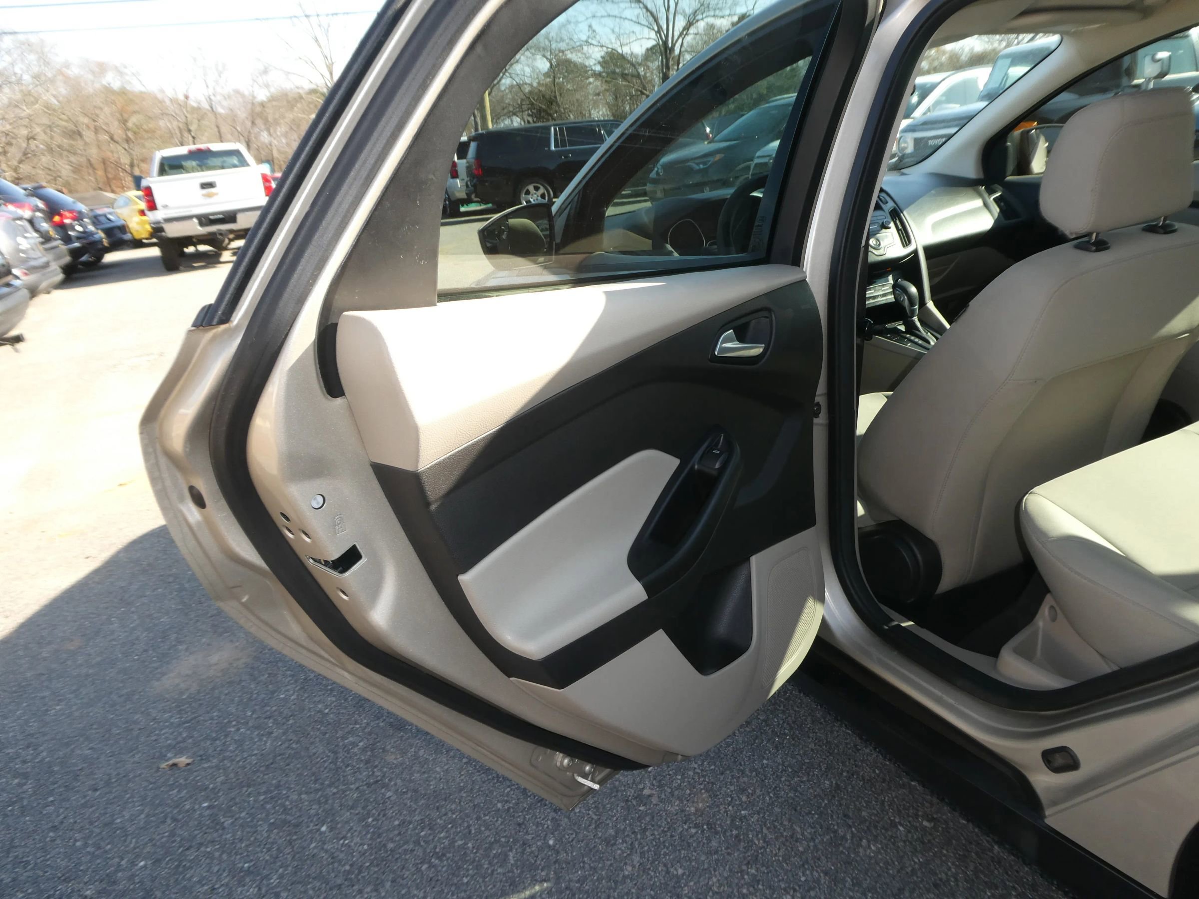 Used 2018 Ford Focus SE image 26