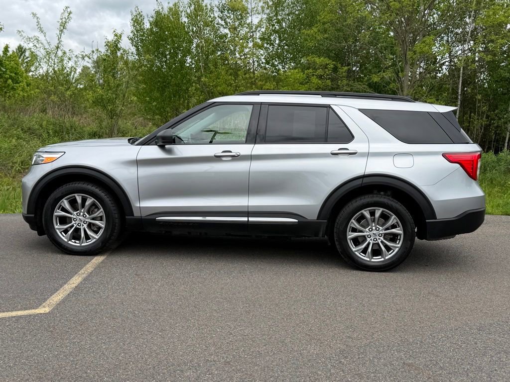 Used 2023 Ford Explorer XLT w/ Equipment Group 202A AWD/4WD image 23