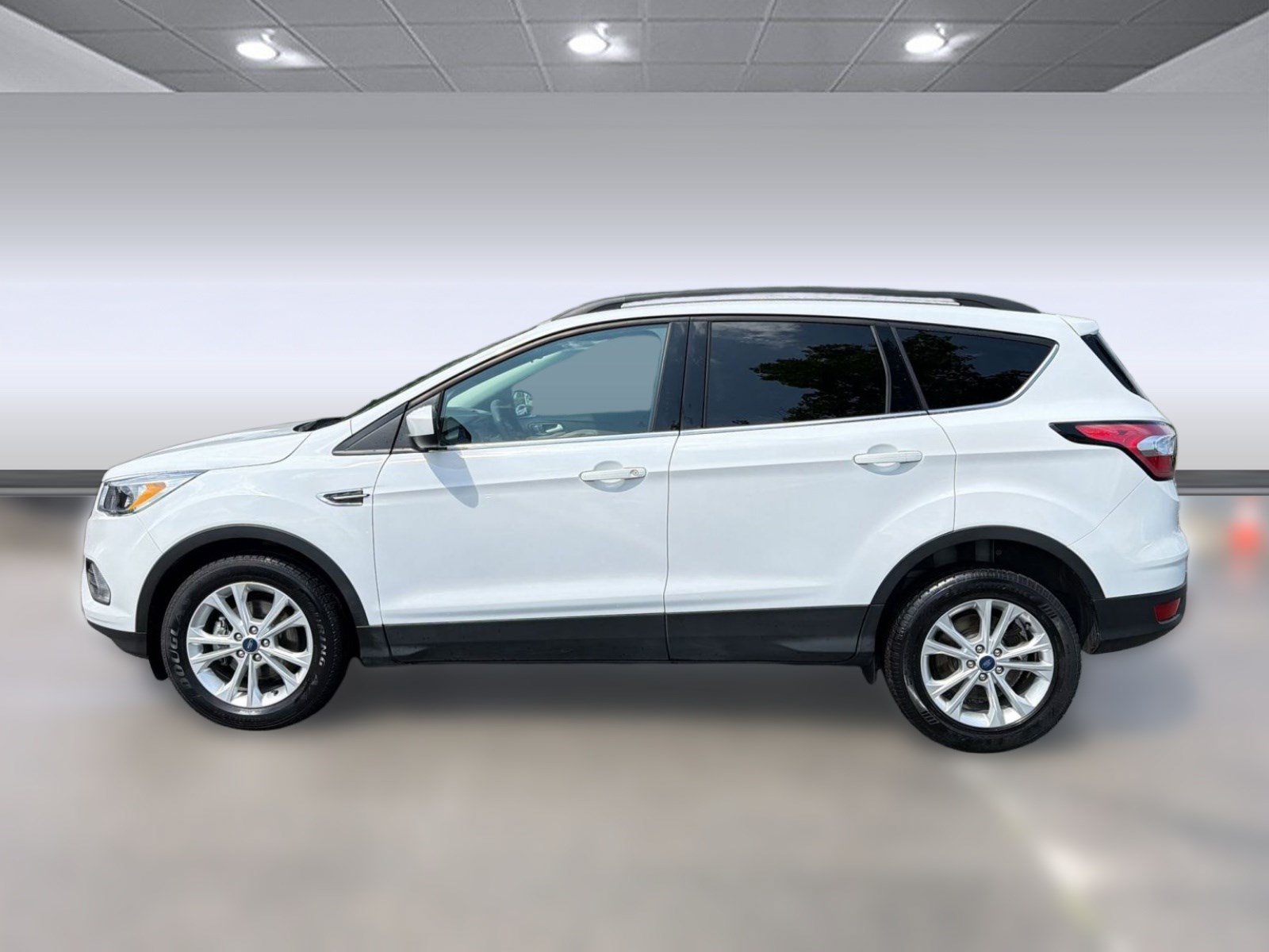 Used 2018 Ford Escape SE w/ SE Sync 3 Package FWD image 2