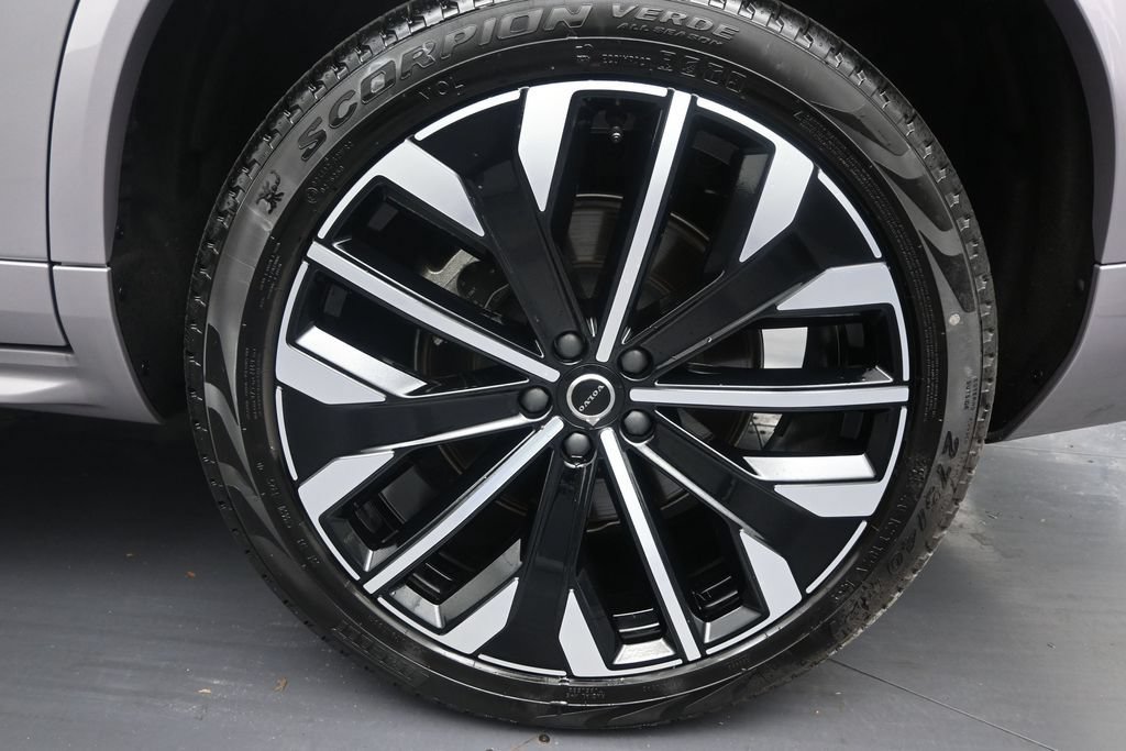 New 2026 Volvo XC90 B6 Plus w/ Protection Package Premier AWD/4WD image 13