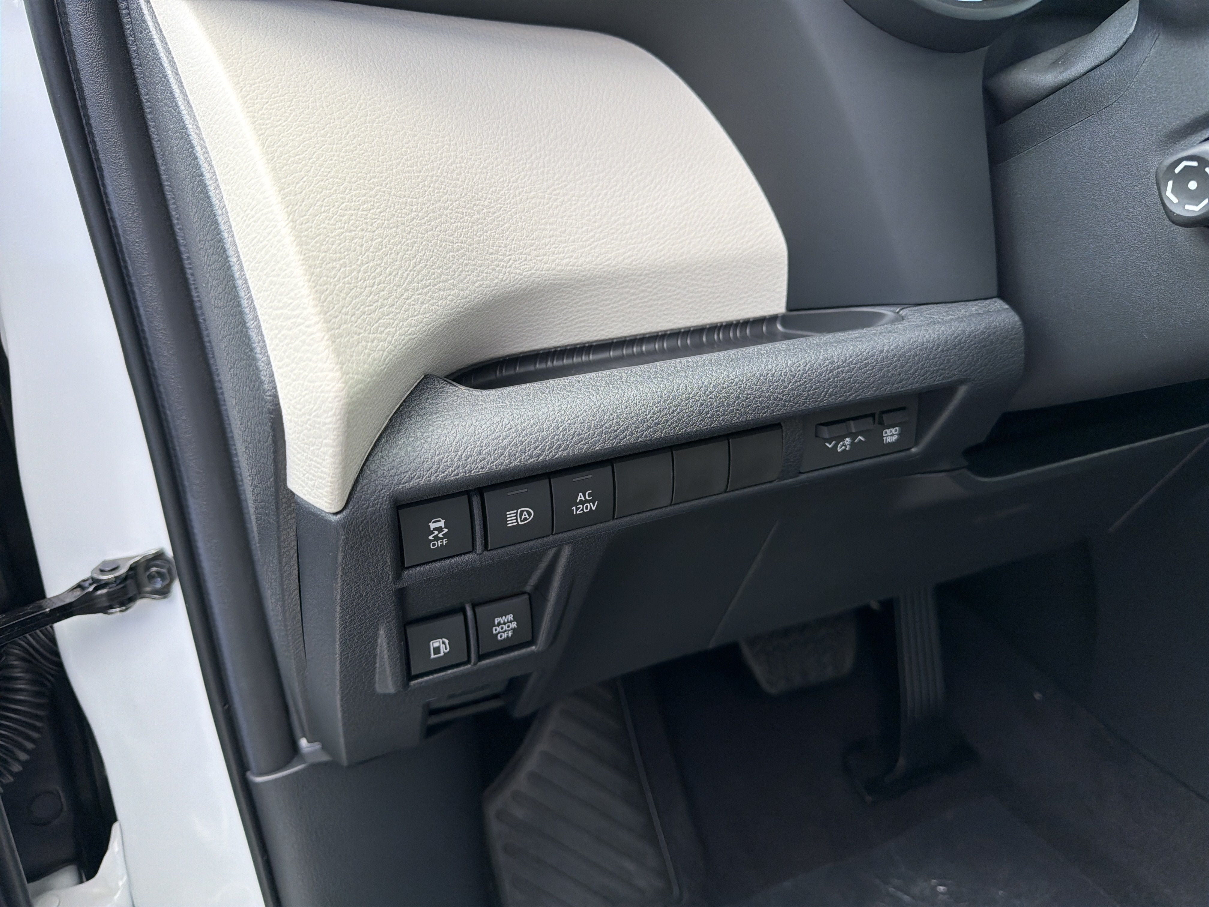 New 2026 Toyota Sienna Limited AWD/4WD image 9